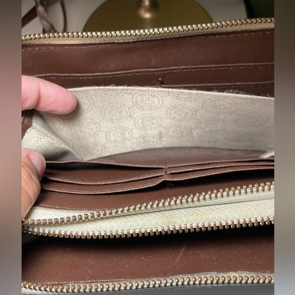 Michael Kors Double Zipper Jet Set Wallet - Picture 10 of 12